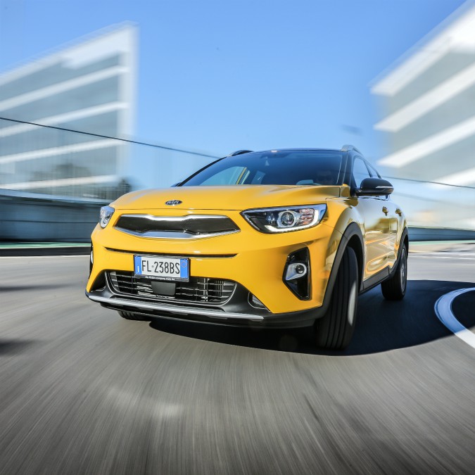 Copertina di Kia Stonic, arriva il piccolo suv alla coreana. Lancio ufficiale nel week end del 14-15 ottobre – FOTO