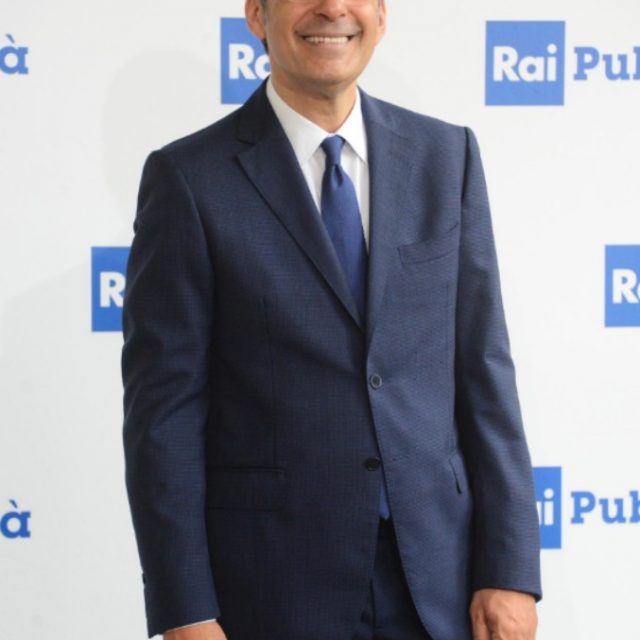 Fabrizio Frizzi, ancora ricoverato il conduttore de L’Eredità. Il messaggio del “rivale” televisivo Gerry Scotti su Instagram