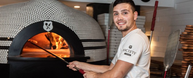 Copertina di Cuoco a Sydney. “Ogni giorno mi chiedono cosa ci faccia qui, con un Paese bello come l’Italia”