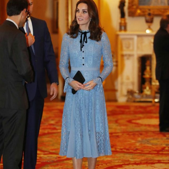 Kate Middleton, prima uscita ufficiale dopo l’annuncio della gravidanza: ecco le foto