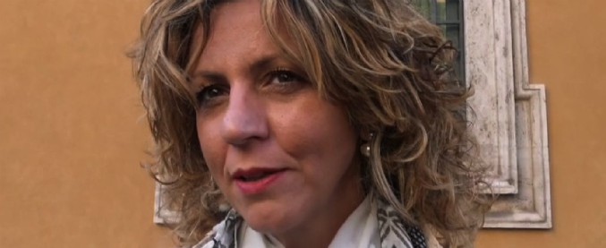 Copertina di Whistleblowing, Lezzi (M5S): “Scambio con il Rosatellum, Pd con Fi e Lega vogliono affossare la legge. Grasso lo impedisca”