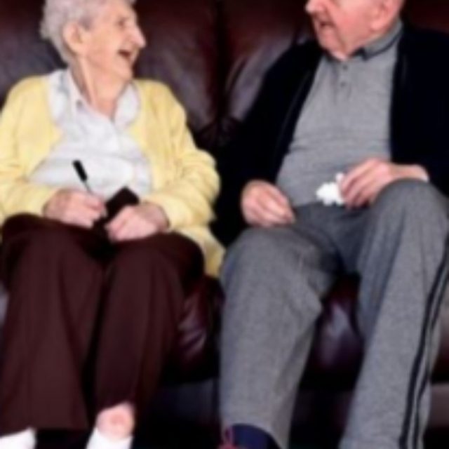 Liverpool, mamma di 98 anni si trasferisce in casa di cura per stare vicino al figlio