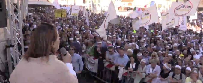 Copertina di Rosatellum, M5s in piazza a Roma contro la legge elettorale. Segui la diretta video