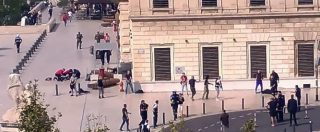 Copertina di Marsiglia, accoltella e uccide due donne in stazione: abbattuto dalla polizia. Ha gridato: “Allah Akbar”