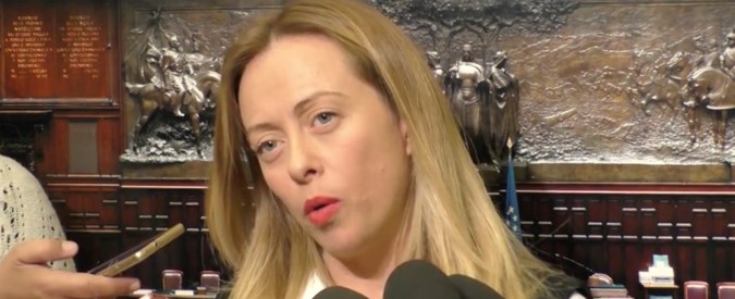 Copertina di Legge Elettorale, Meloni: “Non si fidano dei loro deputati, come fanno a chiedere voto ai cittadini?”