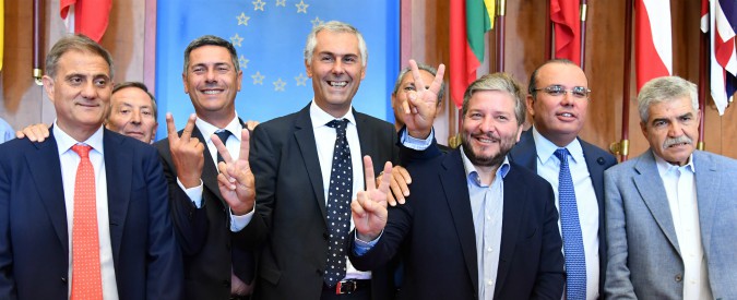 Elezioni Sicilia, il candidato del Pd (e di Alfano) presenta il listino: con lui ex di Lombardo, Cuffaro e Berlusconi