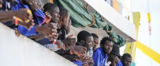Copertina di Migranti, a Palermo sbarcano 606 persone: 241 sono bambini. Ong: “In Libia torture e violenze sessuali”