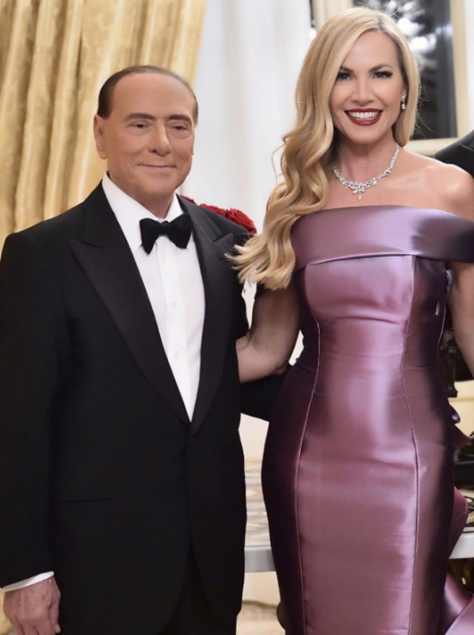 Copertina di Federica Panicucci festeggia 50 anni a casa Berlusconi. Marysthell Polanco: “Noi nel 2011 olgettine… E queste signore negli anni ’70?”