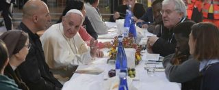 Copertina di Papa Francesco pranza con i detenuti: in due evadono dal carcere di Bologna