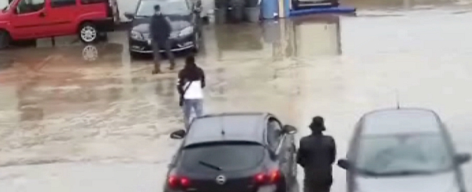 Copertina di Pestaggio violento per mandare messaggio al boss rivale. Parente aggredito da tre pregiudicati: video li incastra