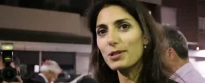 Copertina di Elezioni Ostia, Raggi in campo per la candidata M5S: “Riportiamo la legalità” e glissa sull’assenza della Lombardi