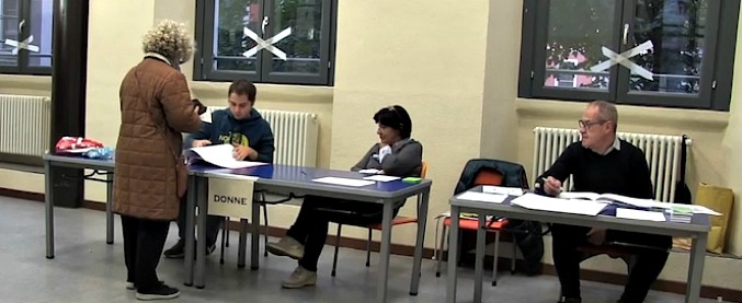 Copertina di Referendum Lombardia, seggi semideserti a Milano: “In 3 ore appena 10 persone. Peggio del voto per le trivelle”