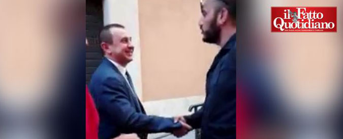 Copertina di Gli ex forconi di Pappalardo ci riprovano. L’incontro con Rosato (Pd) è surreale: “La dichiariamo in arresto”