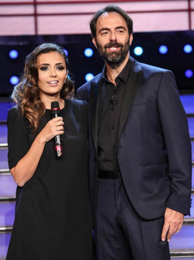 Copertina di “Celebration”, esordio flop per il nuovo show di Rai1 con Rossi e Marcorè. Umiliati nello share da “Tù sì que vales”