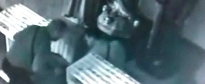 Copertina di Roma, pescavano i soldi delle offerte dalle cassette della chiesa: arrestati ladri seriali. Incastrati dal video