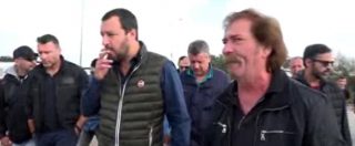 Copertina di Roma, Salvini al campo nomadi di Castel Romano: “Va raso al suolo”. E i rom sono d’accordo: “Lo votiamo”