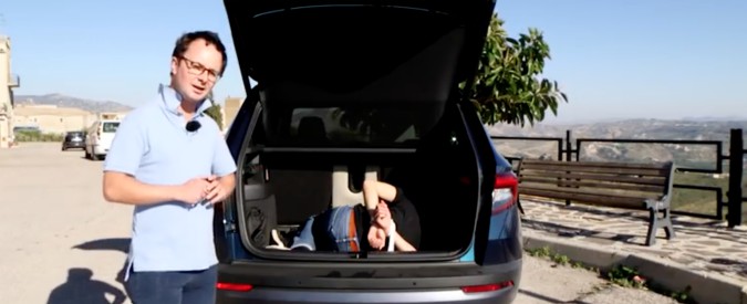 Copertina di La video recensione della nuova auto? La facciamo a Corleone. Ma l’idea è un flop