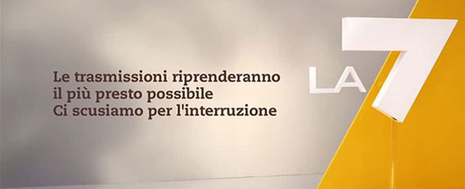 Copertina di La7, servizio su iella e malocchio: salta la diretta di Tagadà. Conduttrice: “Il prossimo venerdì 13 non esco di casa”