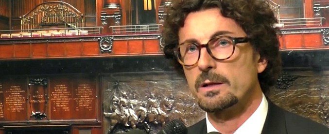 Copertina di M5s, Toninelli: “Salvini? Ha svenduto la democrazia. È indegno e il Movimento non si allea con gli indegni”