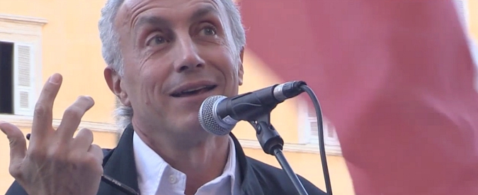 Copertina di Rosatellum, l’intervento di Marco Travaglio alla manifestazione dei Comitati del No: “Qui per chiedere al Pd di rispettare gli impegni”