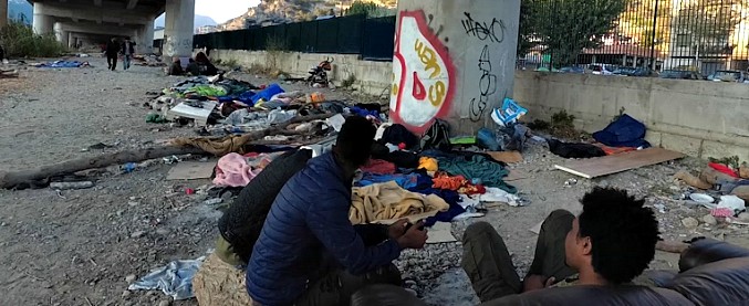 Copertina di Migranti, a Ventimiglia i primi effetti della “strategia Minniti”: “Sono cambiate le rotte. In aumento arrivi dal Maghreb”