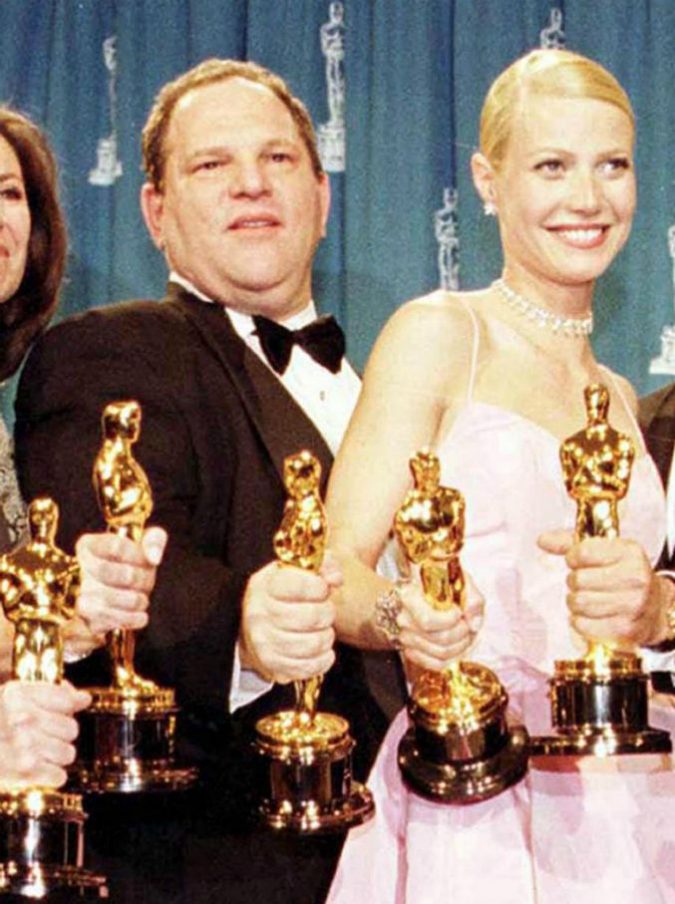 Caso Weinstein, il produttore espulso dall’Accademia degli Oscar. “L’era della vergognosa complicità è finita”