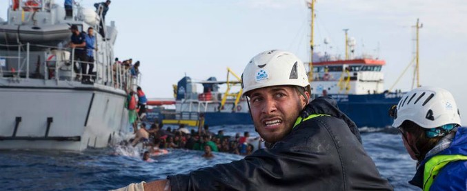 Migranti, la testimonianza: “Il 6 novembre ho visto gente che annegava mentre i guardacoste libici andavano via”
