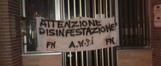 Forza Nuova, striscioni contro l’Anpi e la moschea a Savona: “Attenzione disinfestazione”