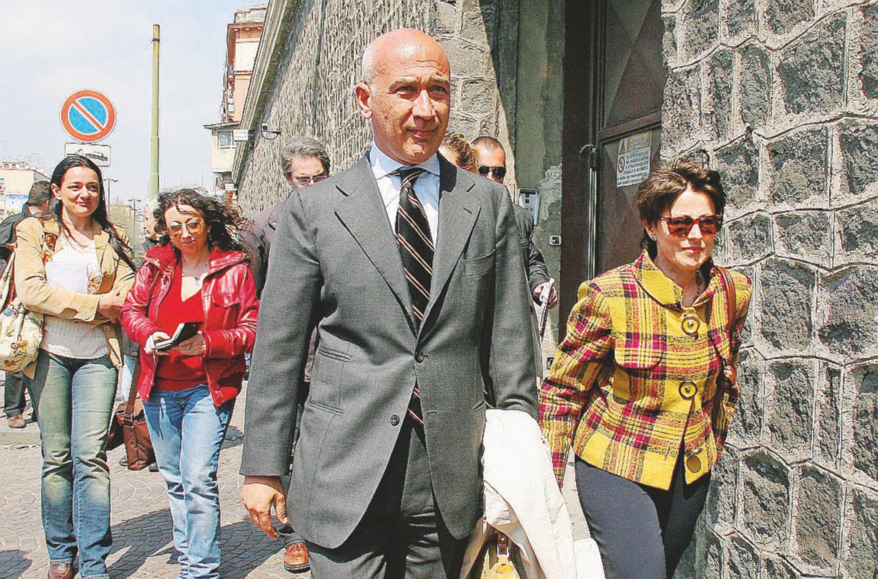 “Assumi mia figlia?” Il dirigente pubblico e il metodo Romeo