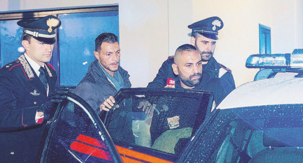 Roberto resta dentro: “Metodi mafiosi”