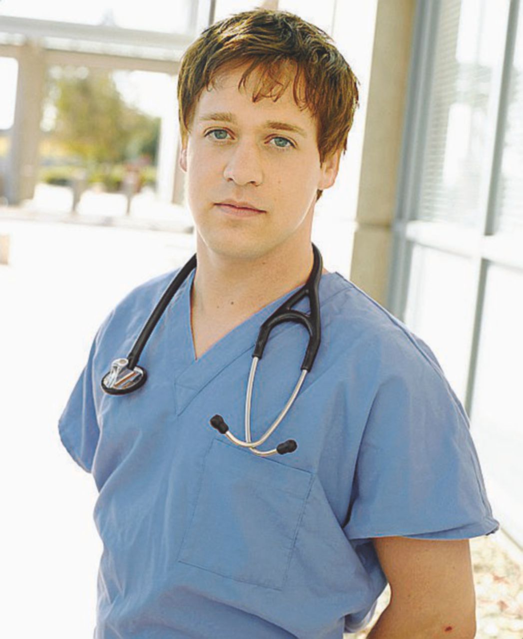 Copertina di T. R. Knight e il litigio con Shonda Rhimes