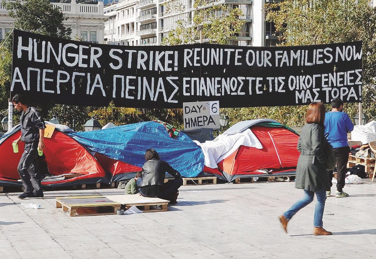 Copertina di Atene, i “prigionieri” di piazza Syntagma