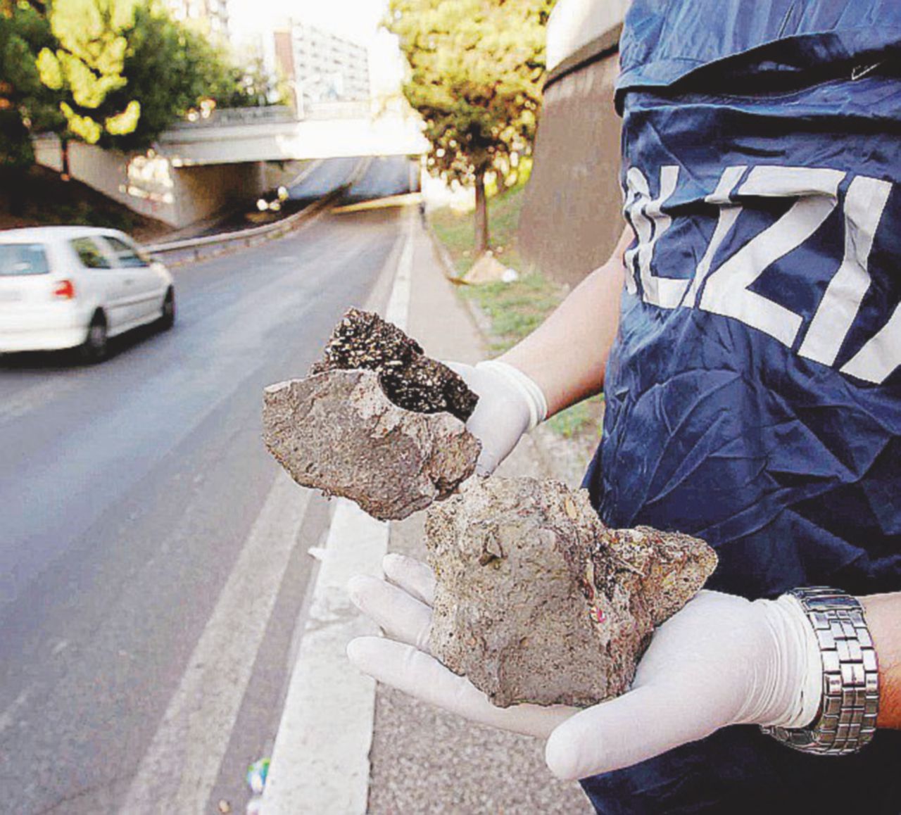 Sassi dal cavalcavia, arrestati due 17 enni