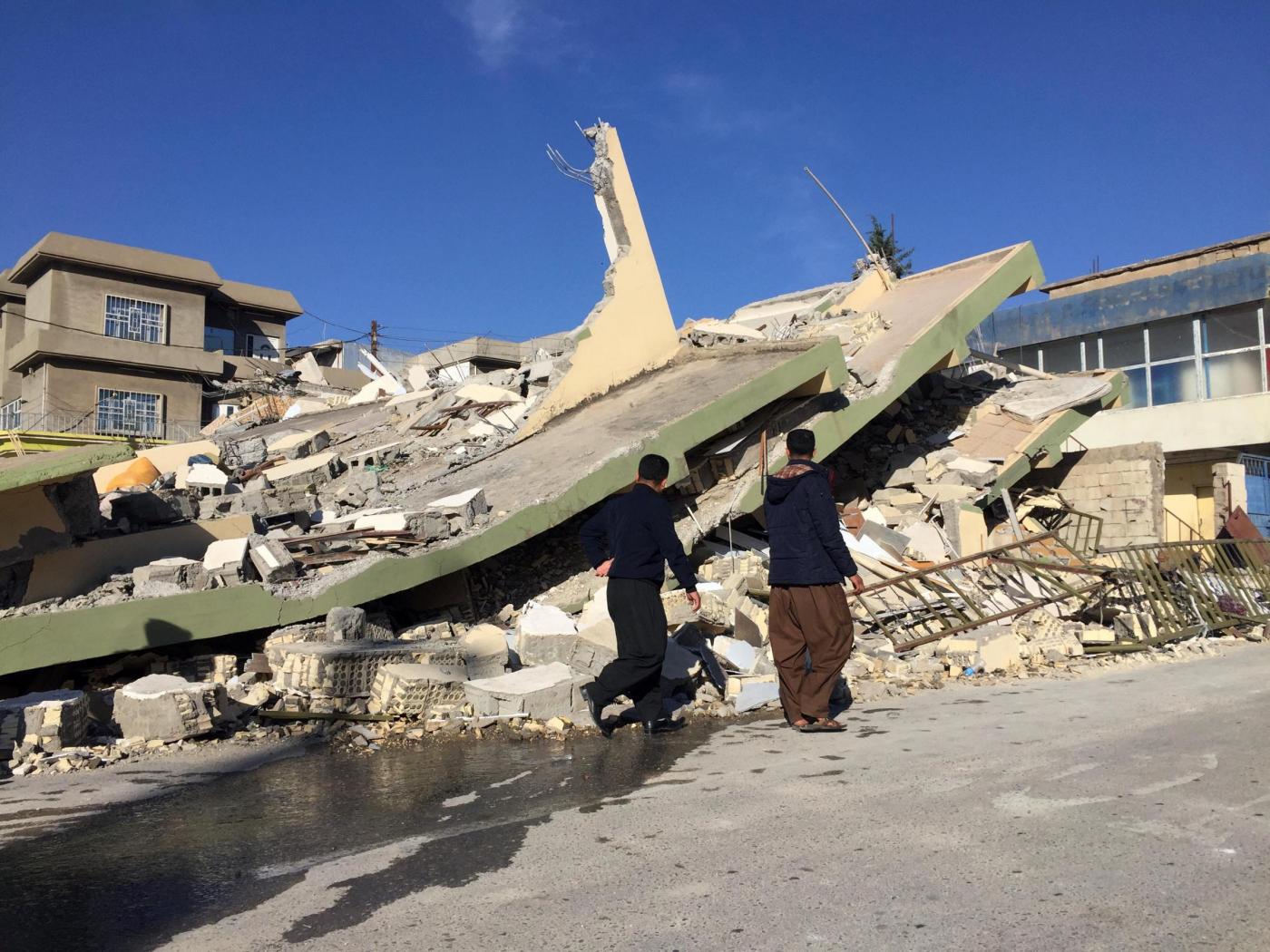 Iran Terremoto Al Confine Con L Iraq Almeno Morti E Oltre