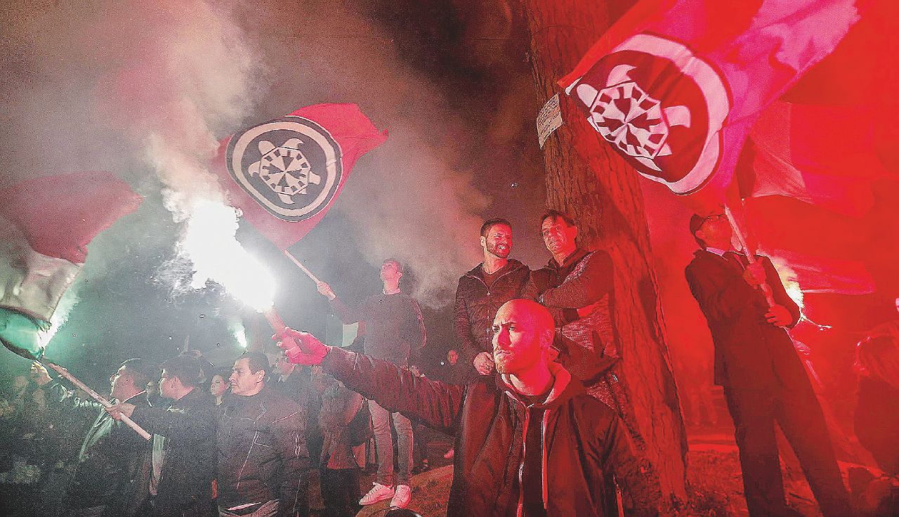 Copertina di “Abbiamo abolito i partiti e rianimato il fascismo”