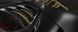 Copertina di McLaren 720S, oro e fibra di carbonio per la supercar con la “firma” del fondatore – FOTO