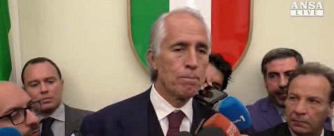Copertina di Italia-Svezia, Malagò: “Se fossi in Tavecchio mi dimetterei. Sentiva il peso della sconfitta per i giovani”