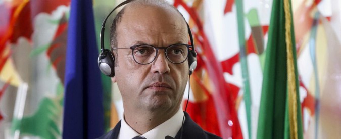 Patto “disumano” Italia-Libia, Alfano parla ma non risponde alle accuse dell’Onu: “Dia meno lezioni e più fondi”