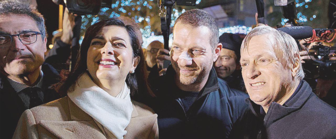 Copertina di Meloni-Spada, è un caso Ostia in piazza verso il voto