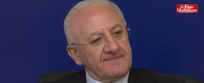 Copertina di De Luca: “Di Maio? Secondo lui la Russia si affaccia sul Mediterraneo. È nemico della geografia, va fermato”