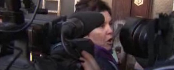 Copertina di Riina, la figlia Maria Concetta alla Medicina legale di Parma attacca i cronisti: “Ho figli minori. Vi denuncio”