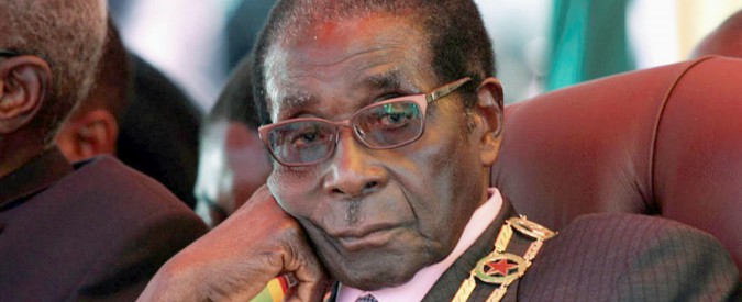 Copertina di Colpo di Stato in Zimbabwe, in migliaia in piazza contro Mugabe. “Siamo con l’esercito”