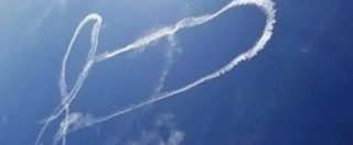 Copertina di Usa, top gun disegna pene gigante in cielo. La Us Navy: “Comportamento irresponsabile e immaturo”