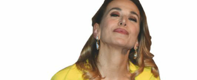 Copertina di Milano, picchetto d’onore per Barbara D’Urso. Lei su Instagram: “Qualcuno pur di attaccarmi inventa. Ciao rosiconi”