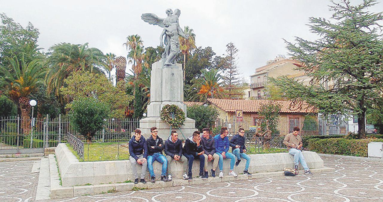 Copertina di Per lui adesso una tomba senza nome nel cimitero di Provenzano e Rizzotto