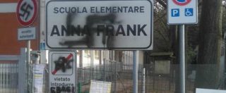 Copertina di Pesaro, svastica su scuola intitolata ad Anna Frank: “Vietato introdurre ebrei”