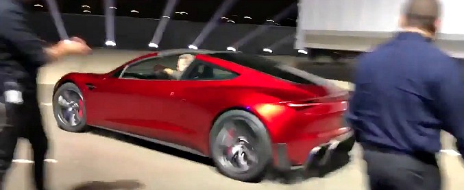 Copertina di L’accelerazione della nuova Tesla Roadster 2 è da brividi: “Sembra di stare sulle montagne russe”