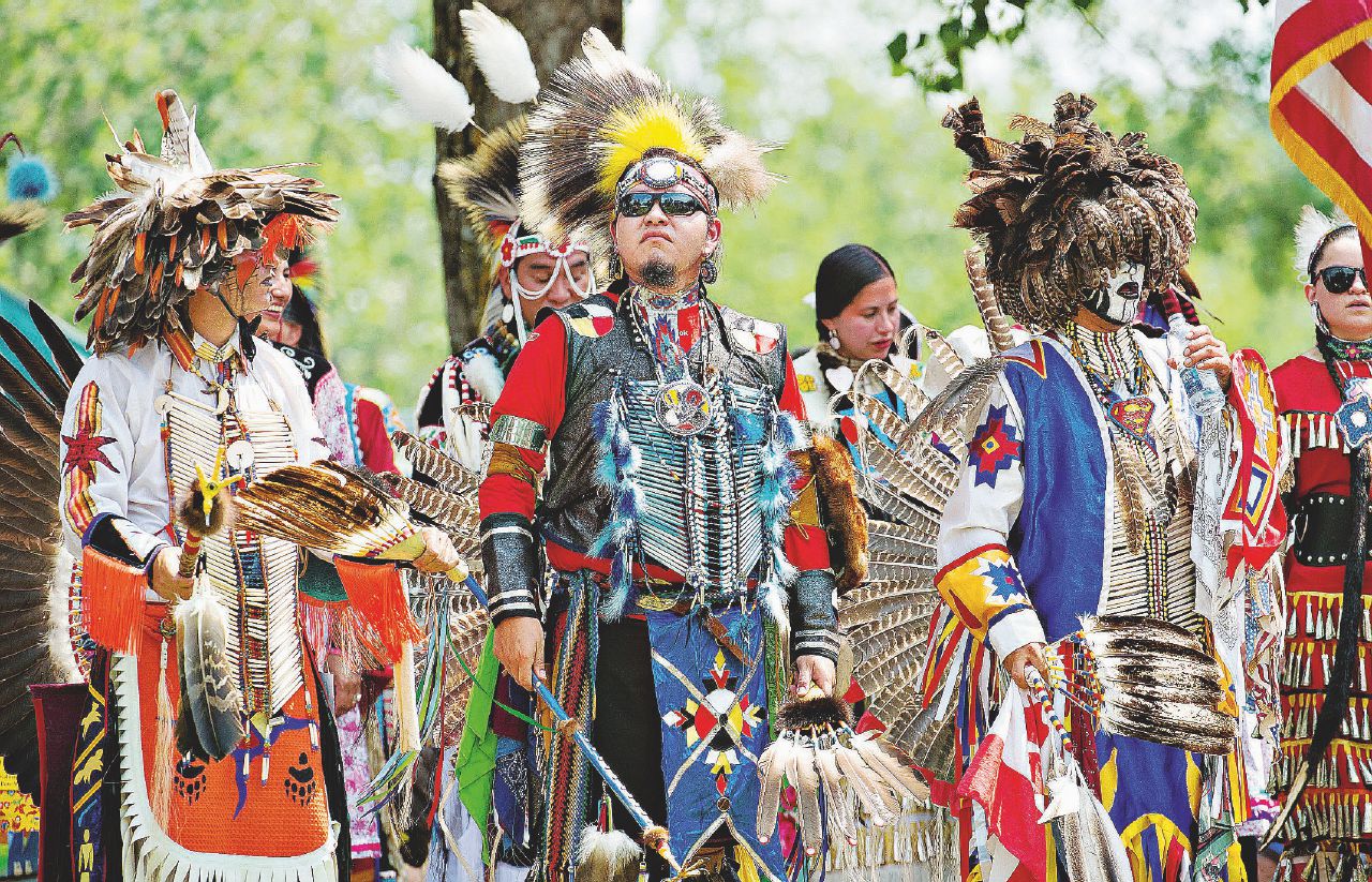 Какие народы не являются коренными народами северной. Индейцы Канады. Индейцы Северной Америки и Канады. Канада индейцы алеуты. Коренные индейцы Канады.