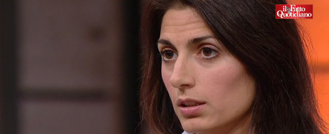 Copertina di Tredicine a piazza Navona, Raggi: “Bando regolare non si revoca”. E sulle parole di Scalfari: “Ancora parliamo di Berlusconi?”