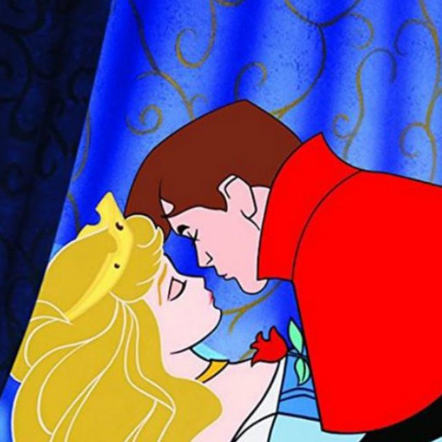 “Il principe azzurro è un molestatore”. Madre protesta per il bacio della Disney